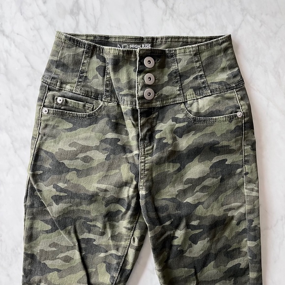 High Rise Camo Sculpting Skinny Jeans - Size 5 - Picture 13 of 14